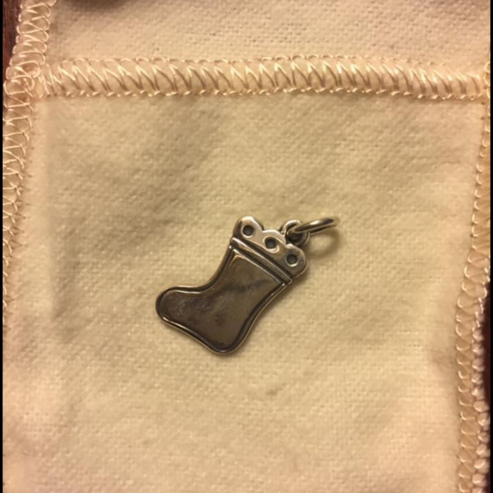 NEW RETIRED JAMES AVERY CHARM